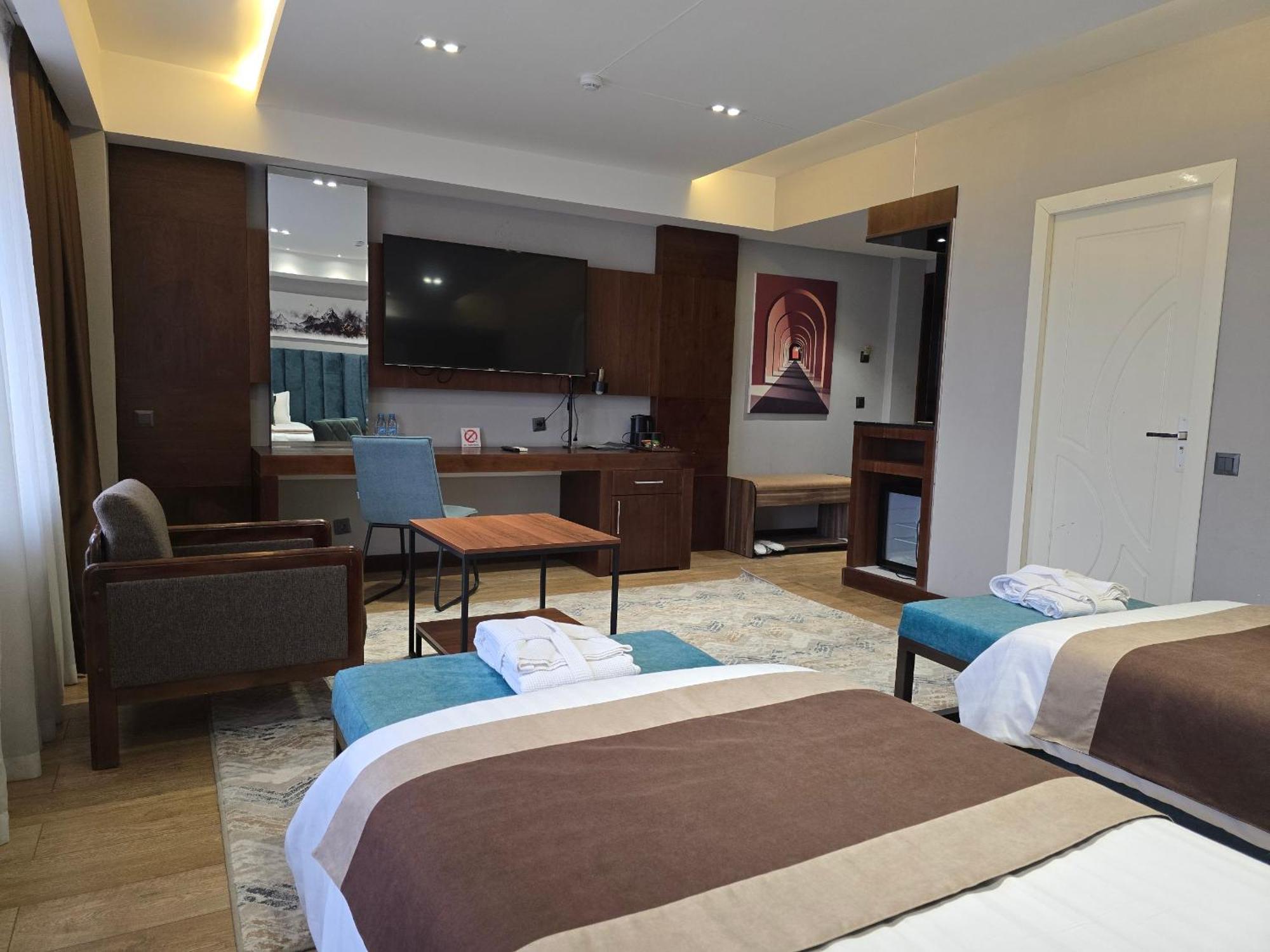 Ziyorat Luxury Hotel Fergana Esterno foto