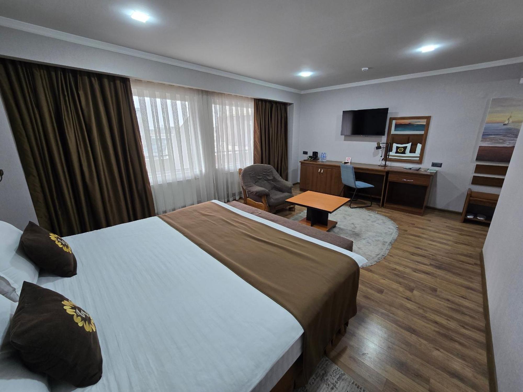 Ziyorat Luxury Hotel Fergana Esterno foto