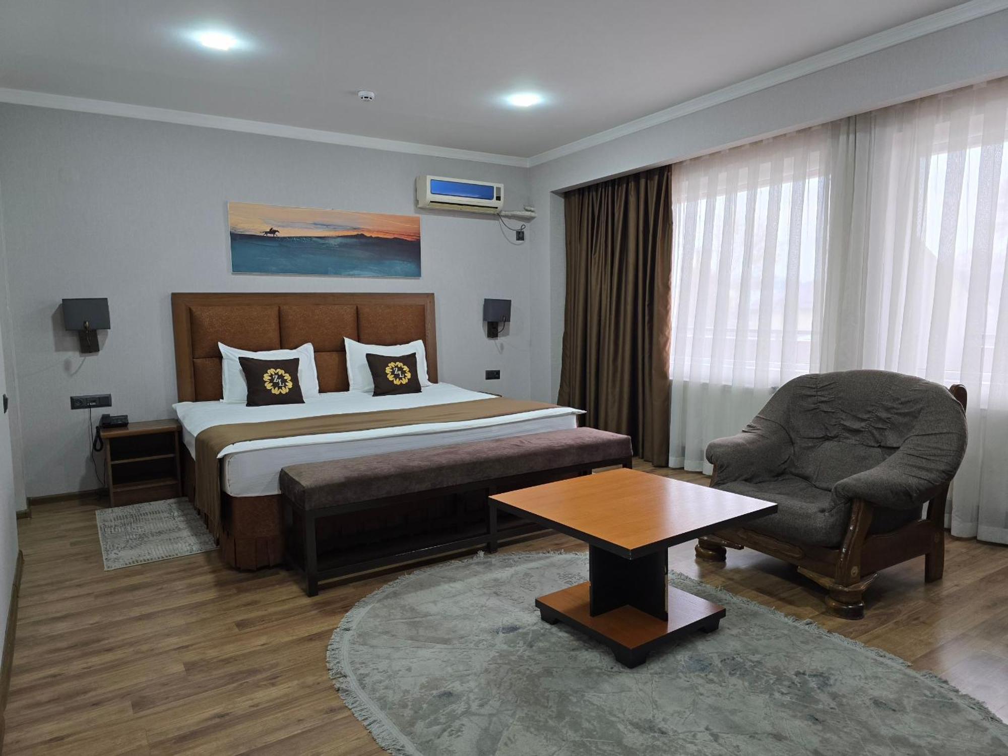 Ziyorat Luxury Hotel Fergana Esterno foto